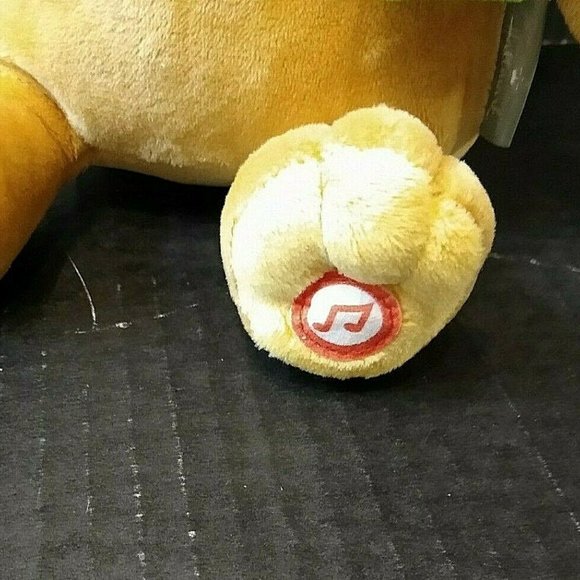 Hallmark Singing Christmas Plush Chipmunk Xmas - Picture 3 of 7